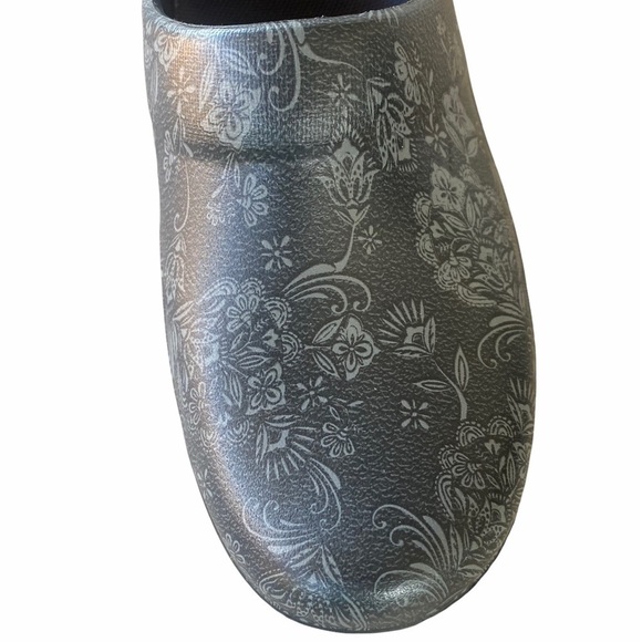 CROCS Neria Pro Graphic Work Clog Sz 5 Blk Floral - Picture 9 of 12